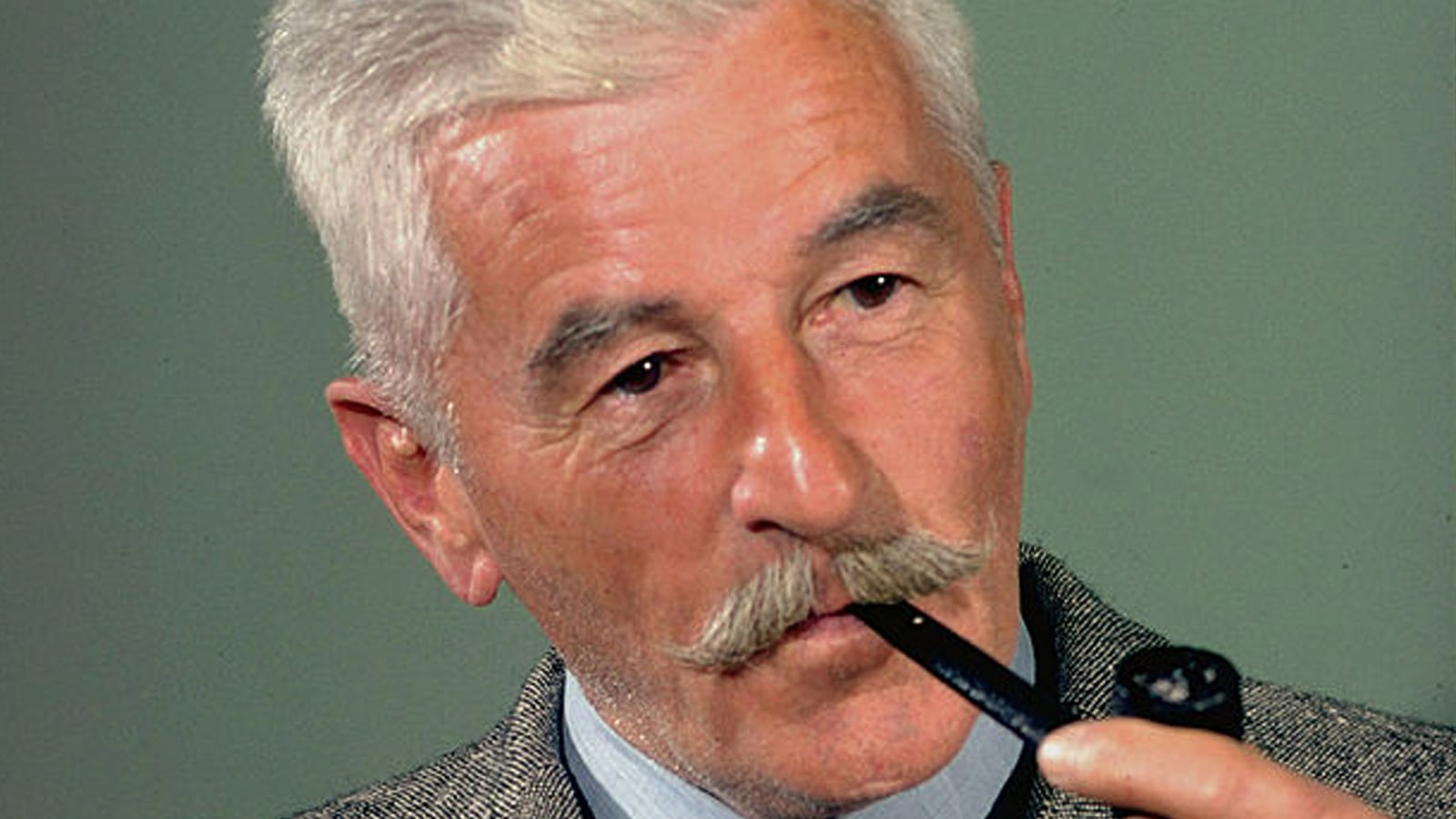 articles/2016/09/20/as-faulkner-lay-drinking/160919-Greene-Faulkner-Whiskey-tease_s7fkp2