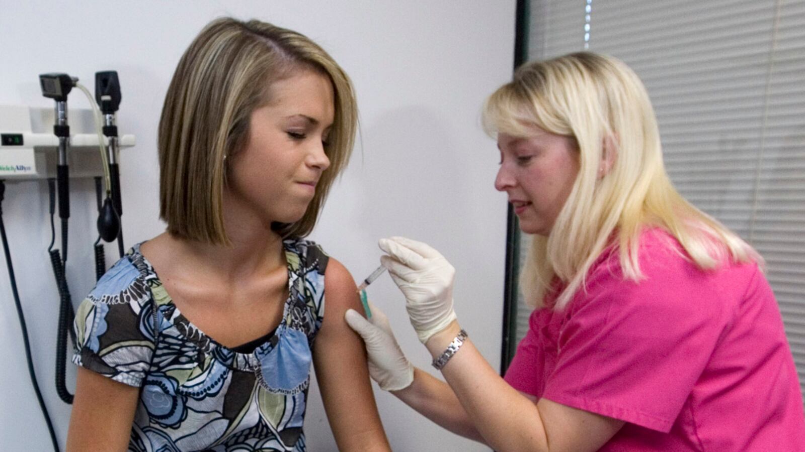 cheats/2012/10/15/hpv-shots-don-t-increase-promiscuity/hpv-vaccine-libido-cheat_lh0p8r