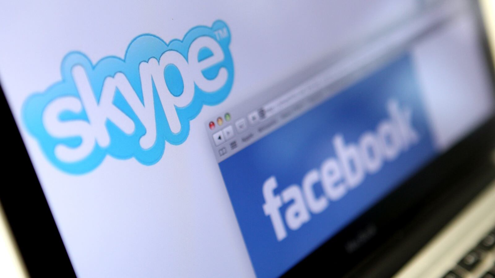 cheats/2011/07/06/facebook-unveils-skype-chat/skype-facebook-cheat_a57bne