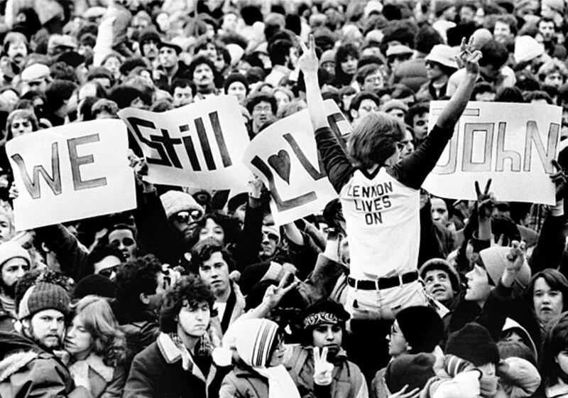 galleries/2010/12/07/john-lennon-fans/lennon-fans-8_dpbdaq