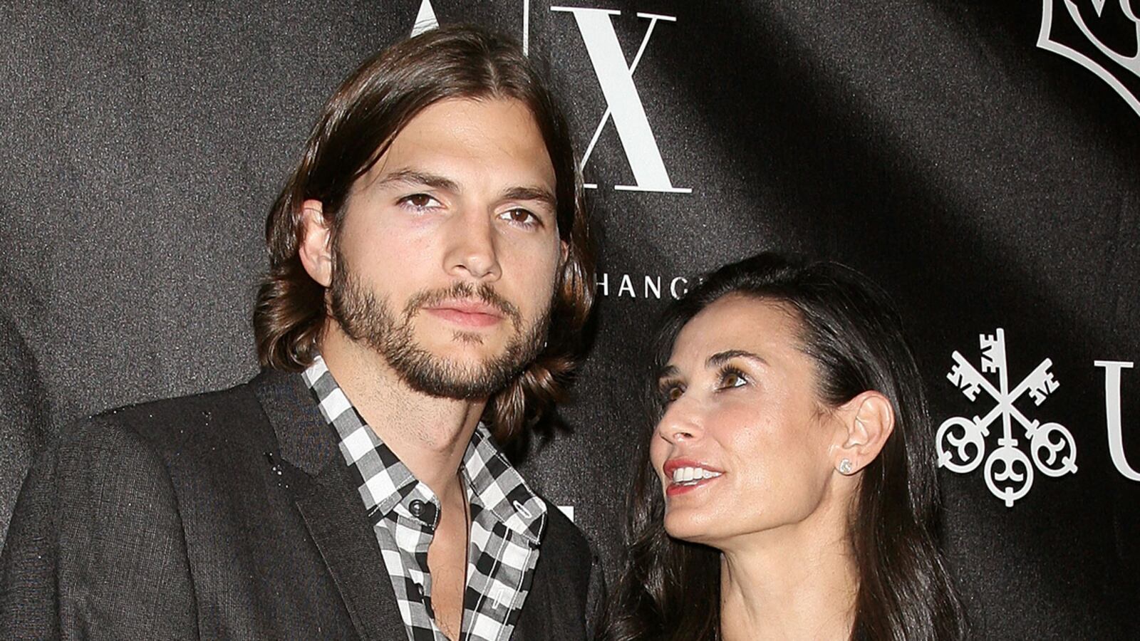 cheats/2011/11/17/demi-moore-divorcing-ashton-kutcher/ashton-kutcher-demi-moore-marriage-problems-cs_ruhncf