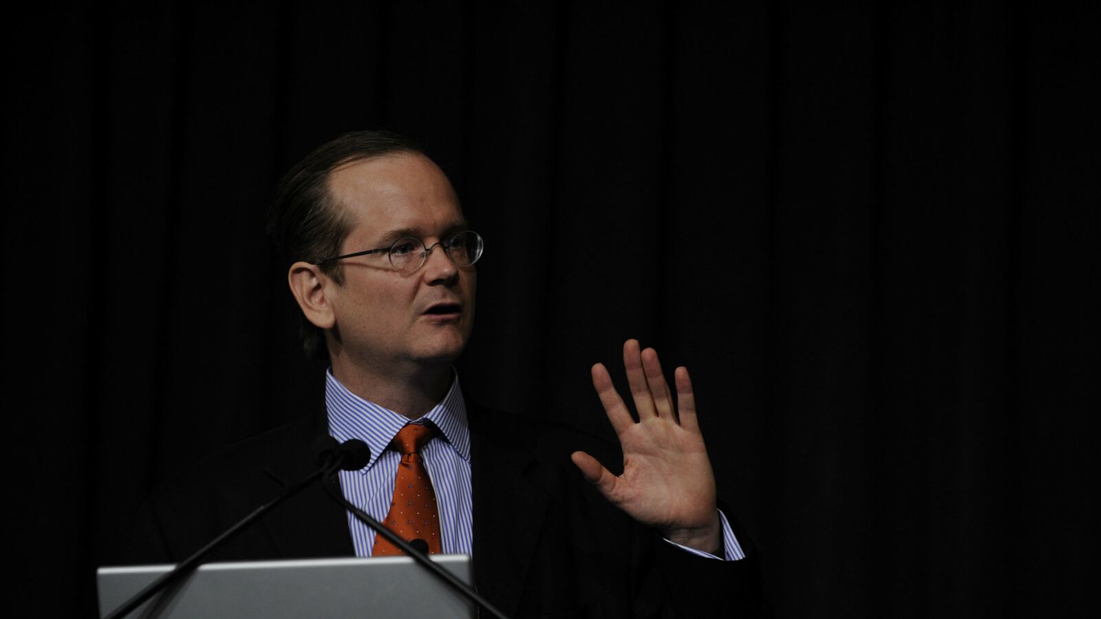 cheats/2015/08/10/lawrence-lessig-considers-a-2016-run/150810-lawrence-lessig-democratic-presidential-run-cheat_cjrt8w
