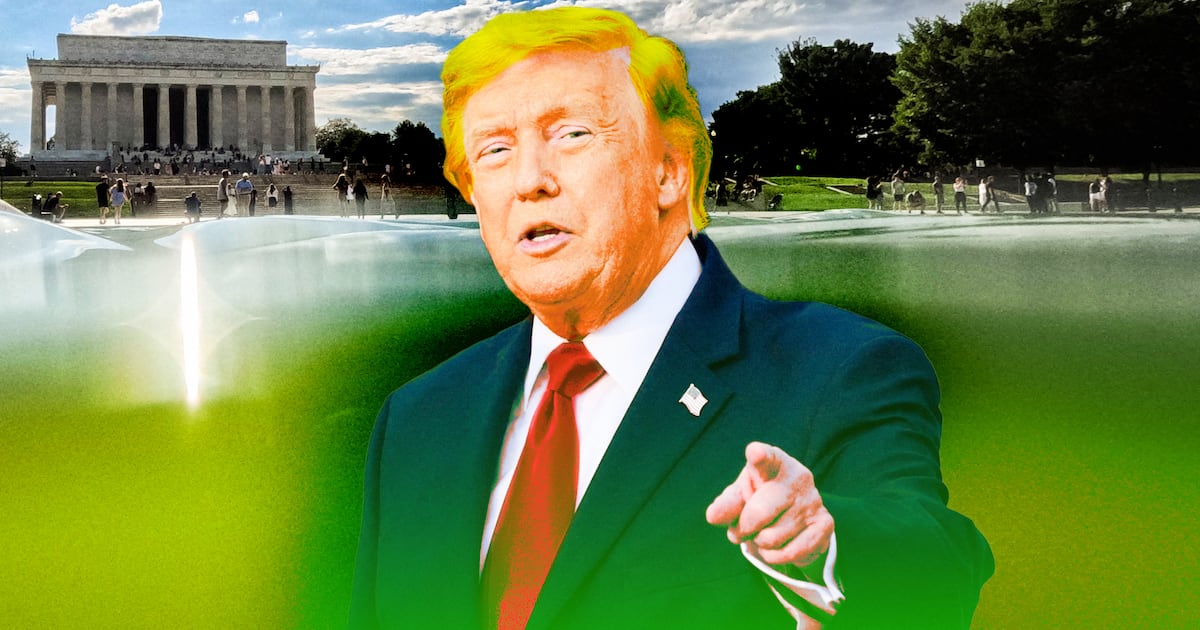 Trump rastet aus wegen „Abschaum“, während grüner Schleim den Reflecting ...