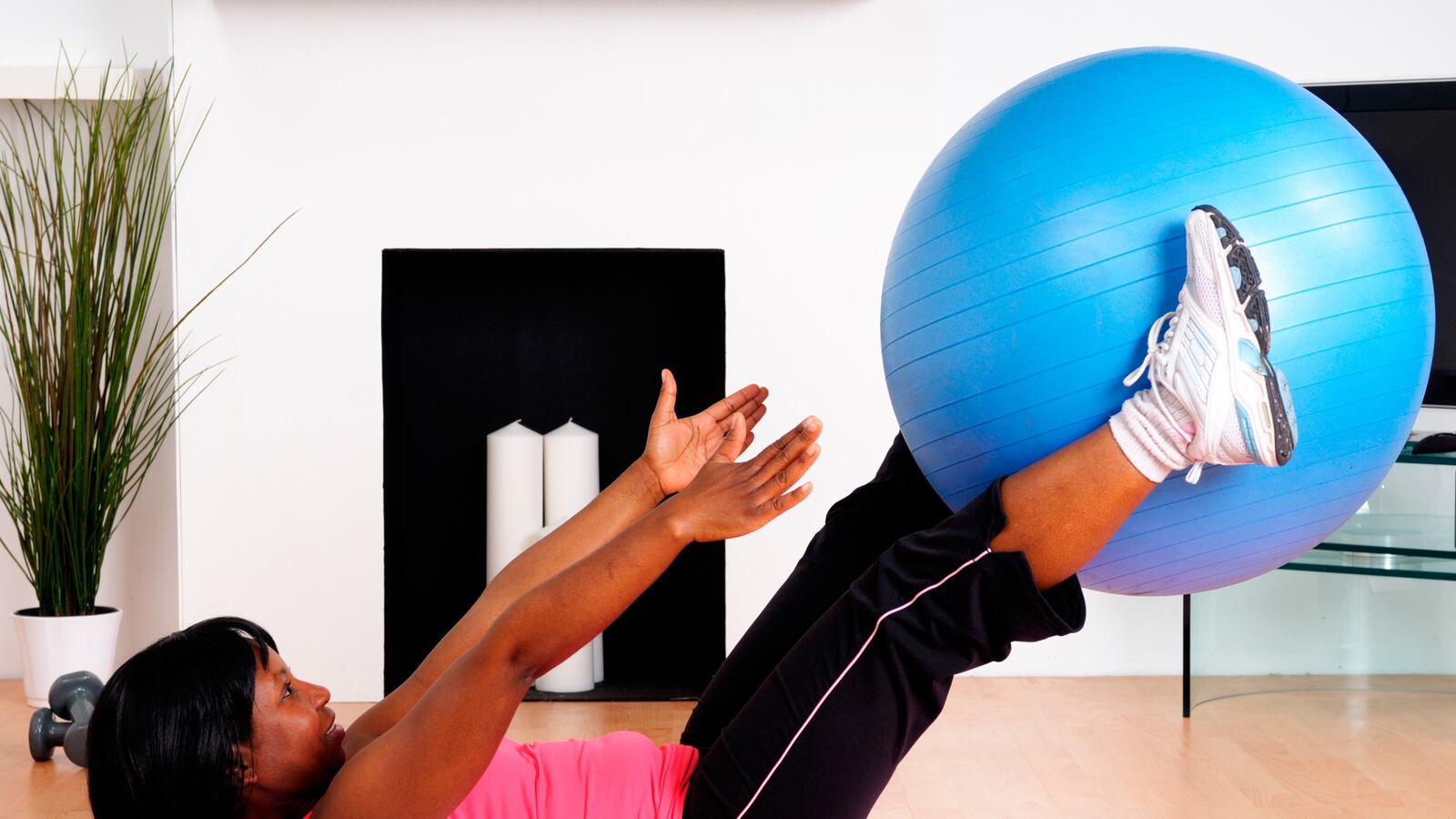 articles/2014/01/07/3-ways-to-make-your-new-year-s-resolution-stick-1-week-later/140106-singal-resolutions-tease_fxf8jr