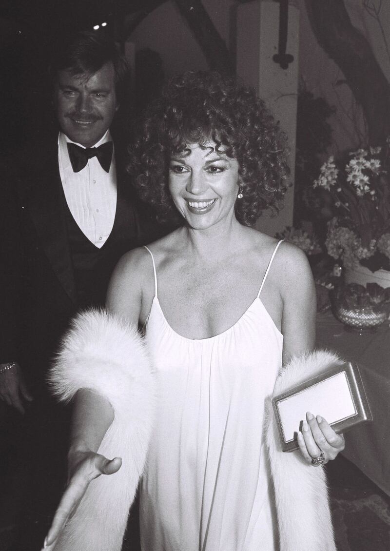 galleries/2016/02/27/inside-the-oscars-glitziest-parties/160226-oscars-party-gal-06_yg1wgc