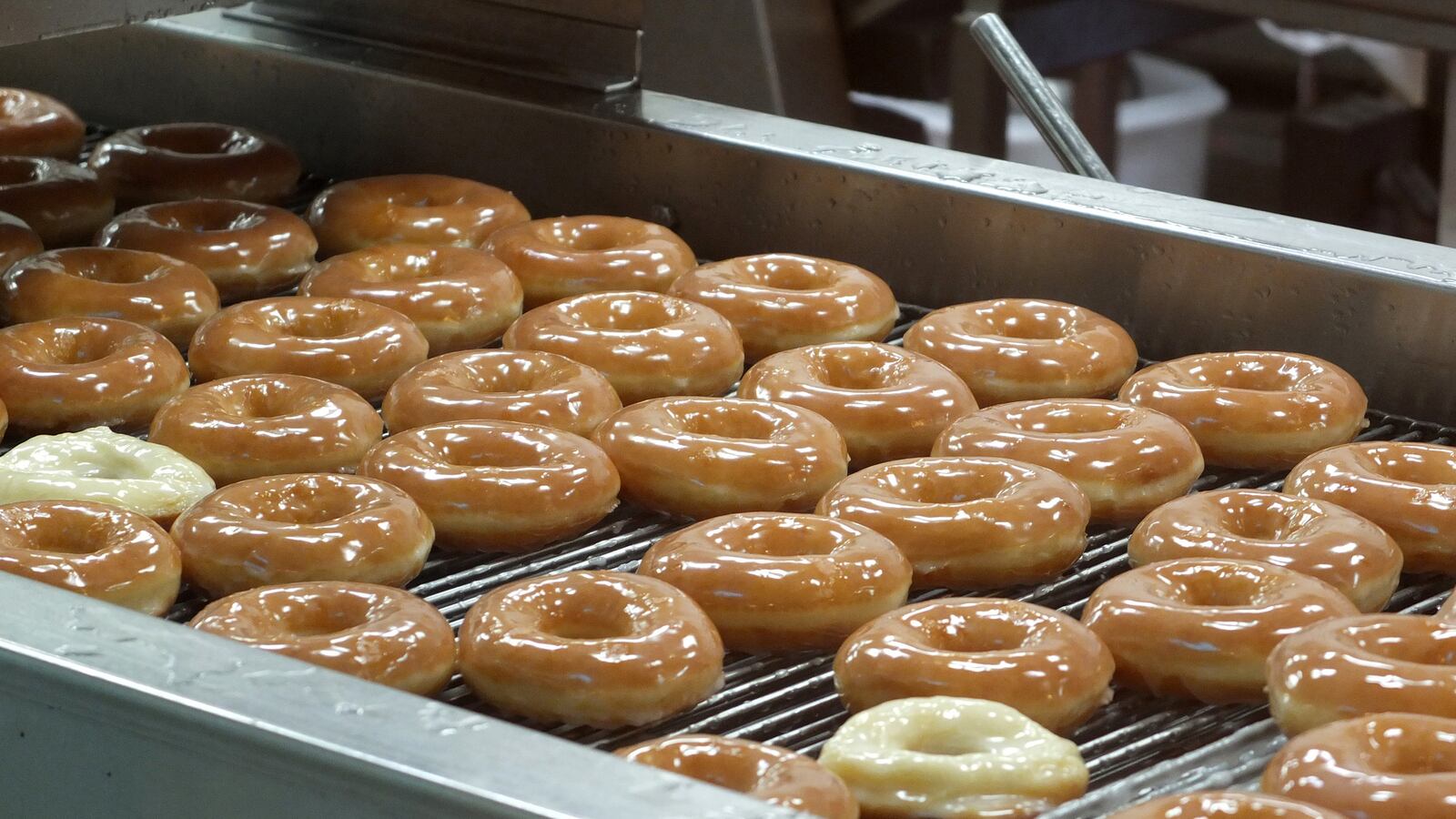 articles/2013/08/30/the-donut-economy-s-fat-profit/130830-oconnor-donut-economy-tease-embed_mnj0ao