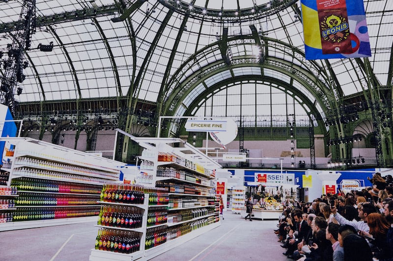 galleries/2014/03/05/shop-til-you-drop-at-chanel-fall-winter-2014-paris-fashion-week-photos/140305-harry-carr9_zyr4lu