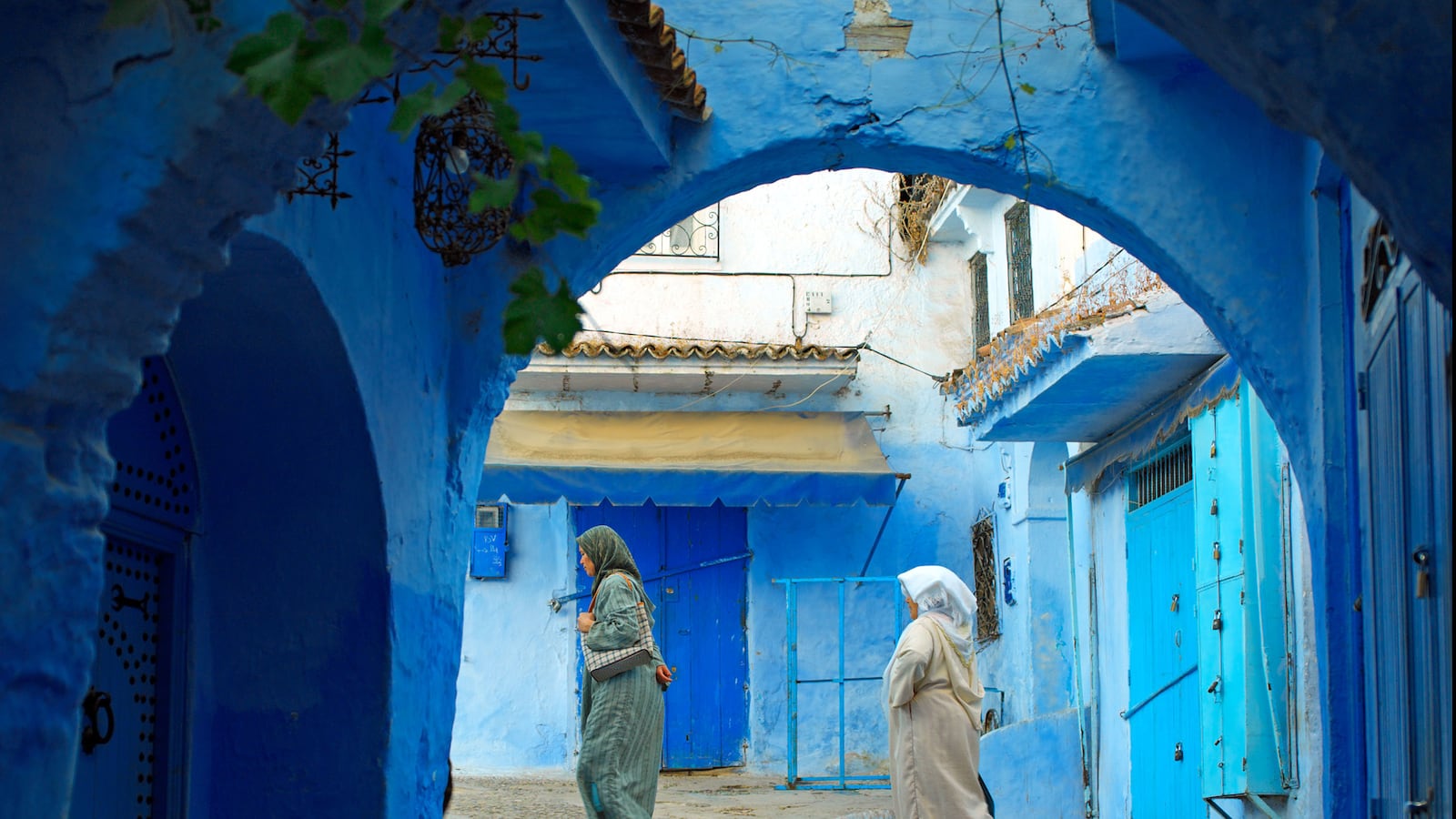 articles/2014/08/28/morocco-s-secret-all-blue-city/140827-Strochlic-blue-town-tease_qvyx63
