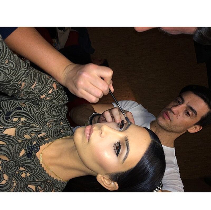 galleries/2014/03/30/beyonce-january-jones-and-the-best-celebrity-selfies-of-the-week/140328-selfies-kimkardashian_o9jaoy