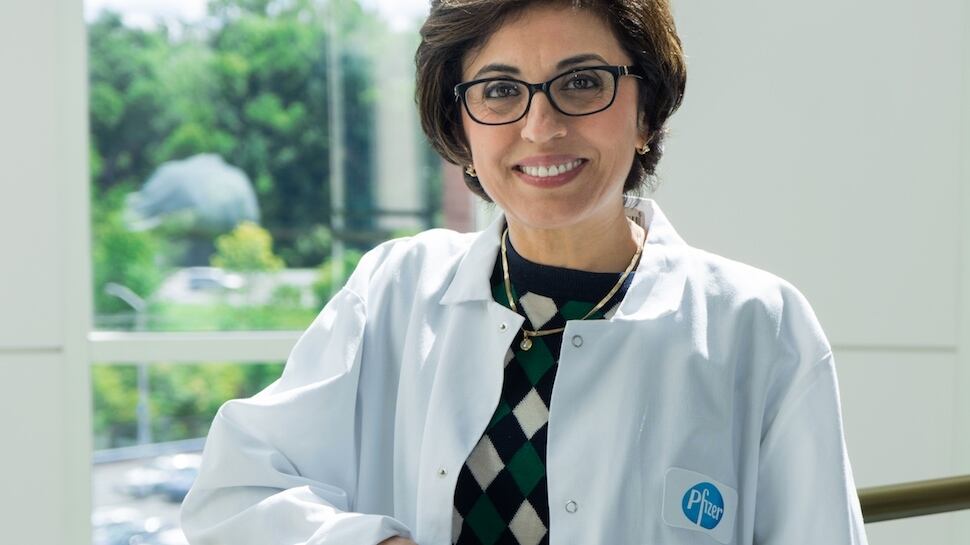 Pfizer_Kezi_Image_biuijk