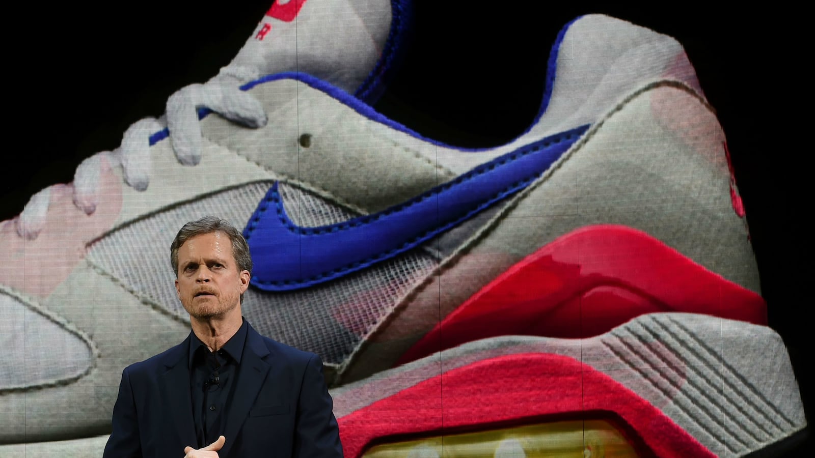 cheats/2016/03/16/nike-unveils-self-lacing-sneaker/160316-nike-self-tying-shoe-cheat_vqnprq