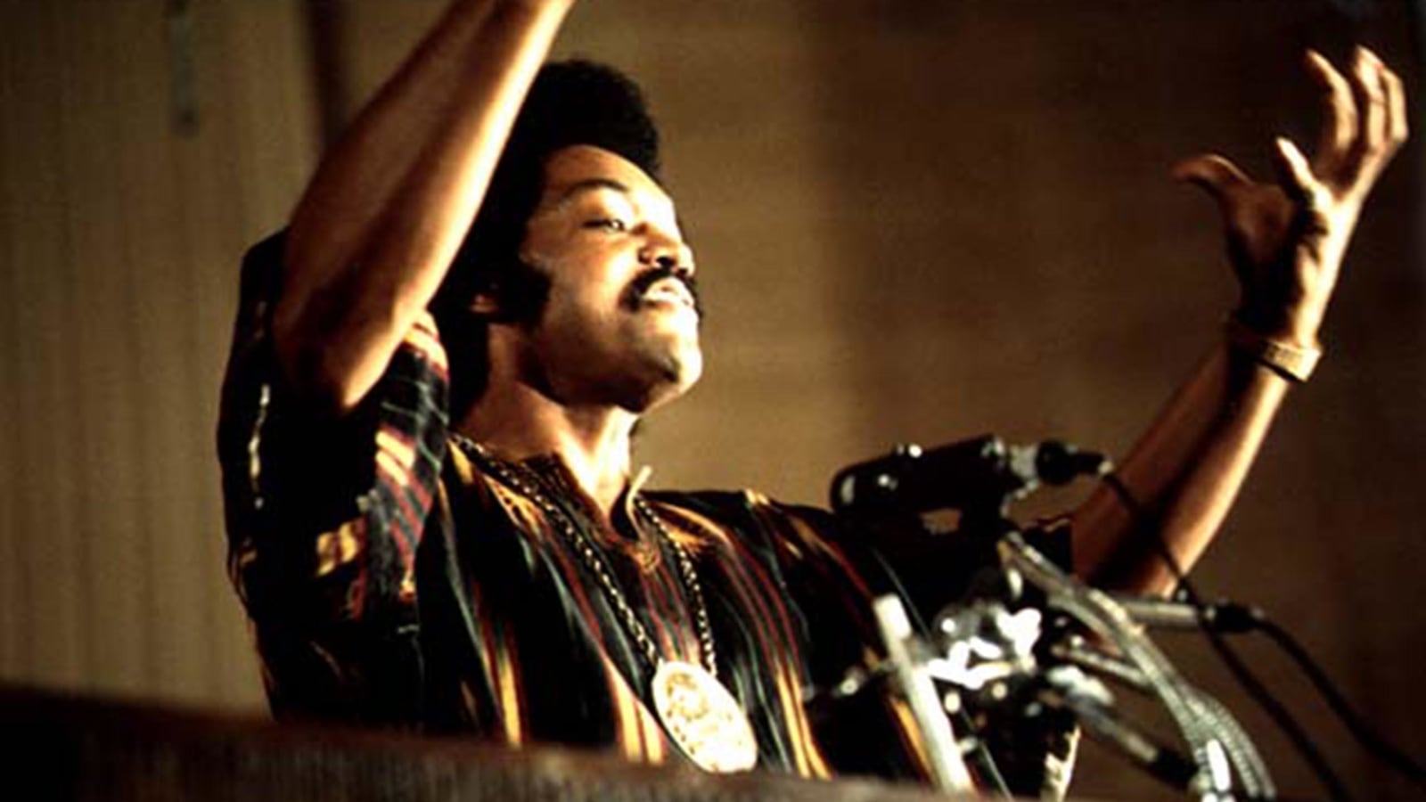 articles/2014/07/28/why-moral-mondays-matter-fulfulling-the-jesse-jackson-rainbow-coalition-legacy/140726-martin-jesse-jackson-rainbow-push-tease_gqjvtj