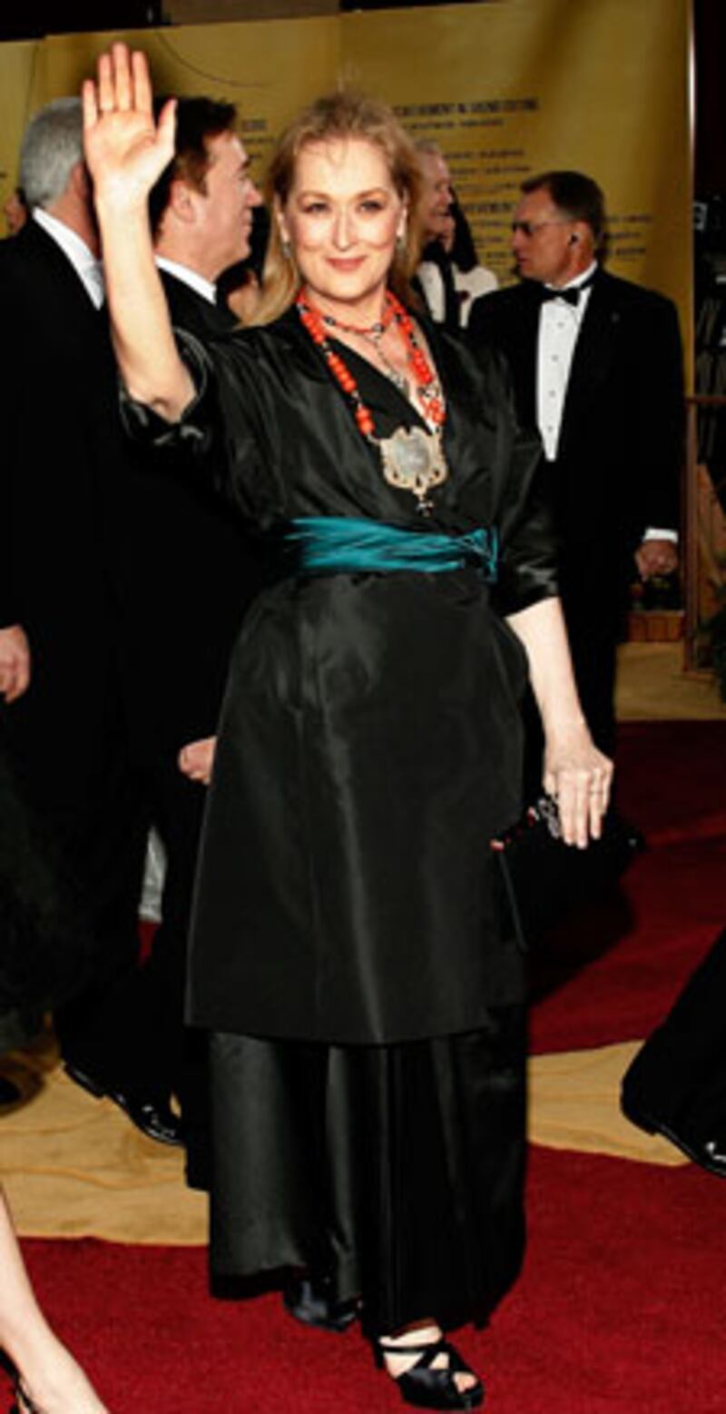 galleries/2010/03/04/meryl-streep-s-oscars/meryl-oscars---2007_hwa8yu