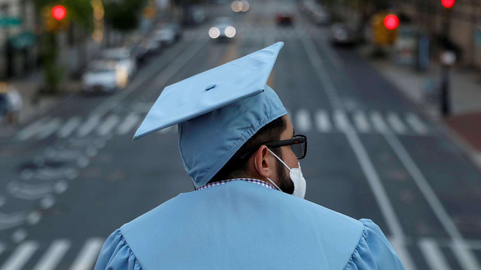 2020-07-08T000000Z_2034651902_RC26PH93CEGB_RTRMADP_3_USA-IMMIGRATION-STUDENTS-ECONOMY_i63im8