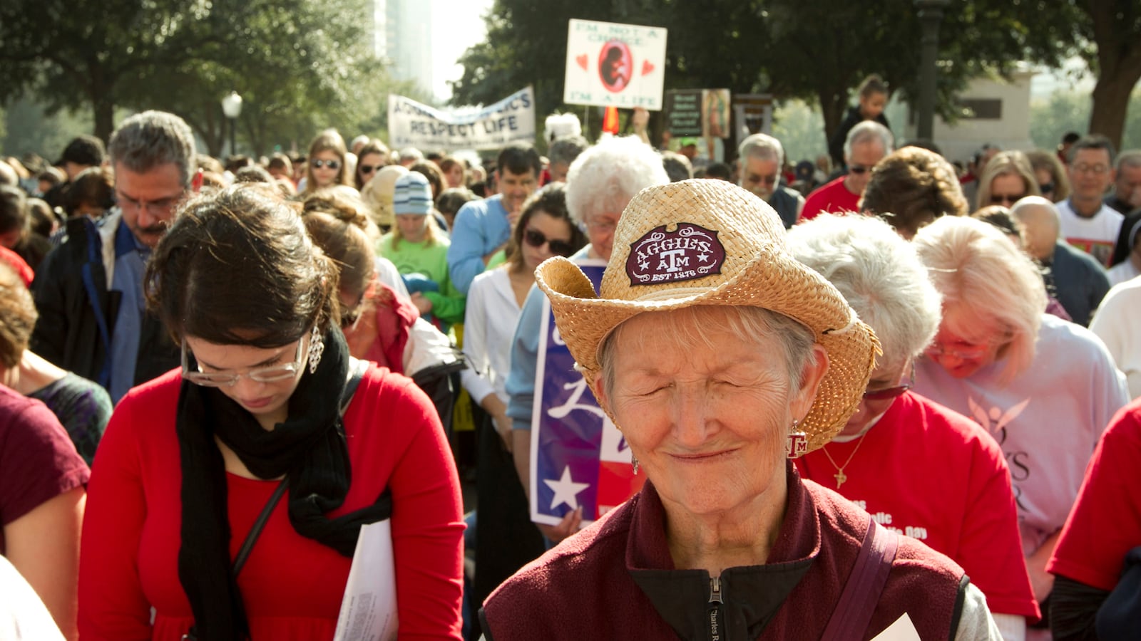cheats/2013/06/24/texas-votes-to-close-nearly-all-abortion-clinics/130624-texas-abortion-cheat_rm4j90