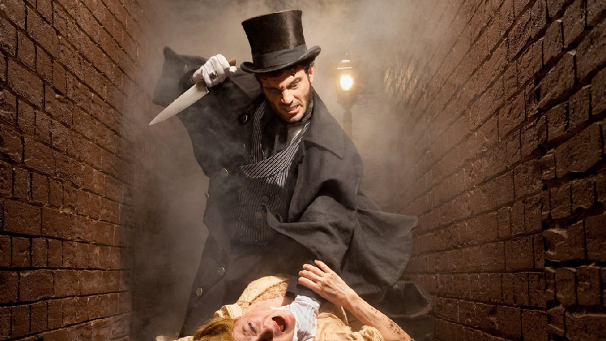 articles/2012/10/01/new-york-city-haunted-house-tries-out-serial-killer-theme/dickson-serial-killer-gal-tease_xn5mcu