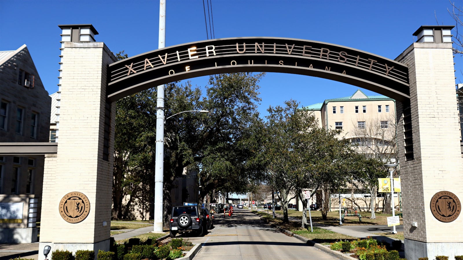 Xavier_University_of_Louisiana__XULA__entrance_arch__Feb_2022_-_01_x2owbl