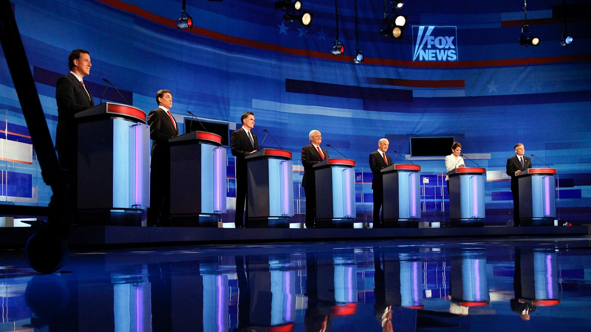 articles/2011/12/16/romney-embraces-center-right-record-as-gingrich-firms-up-conservative-cred/debate-reax-avlon_omnluy