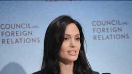 articles/2008/10/19/shes-actually-smart/angelina-article-page_zkmqdg