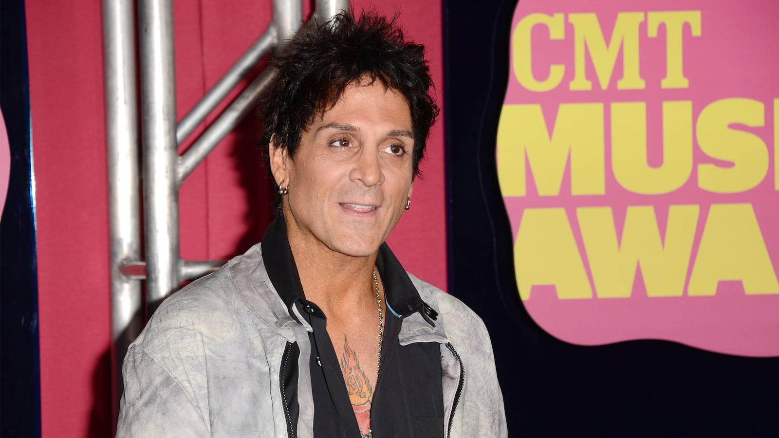 articles/2015/06/30/angry-journey-drummer-charged-with-rape/150630-swin-journey-drummer-tease_ocjgnt