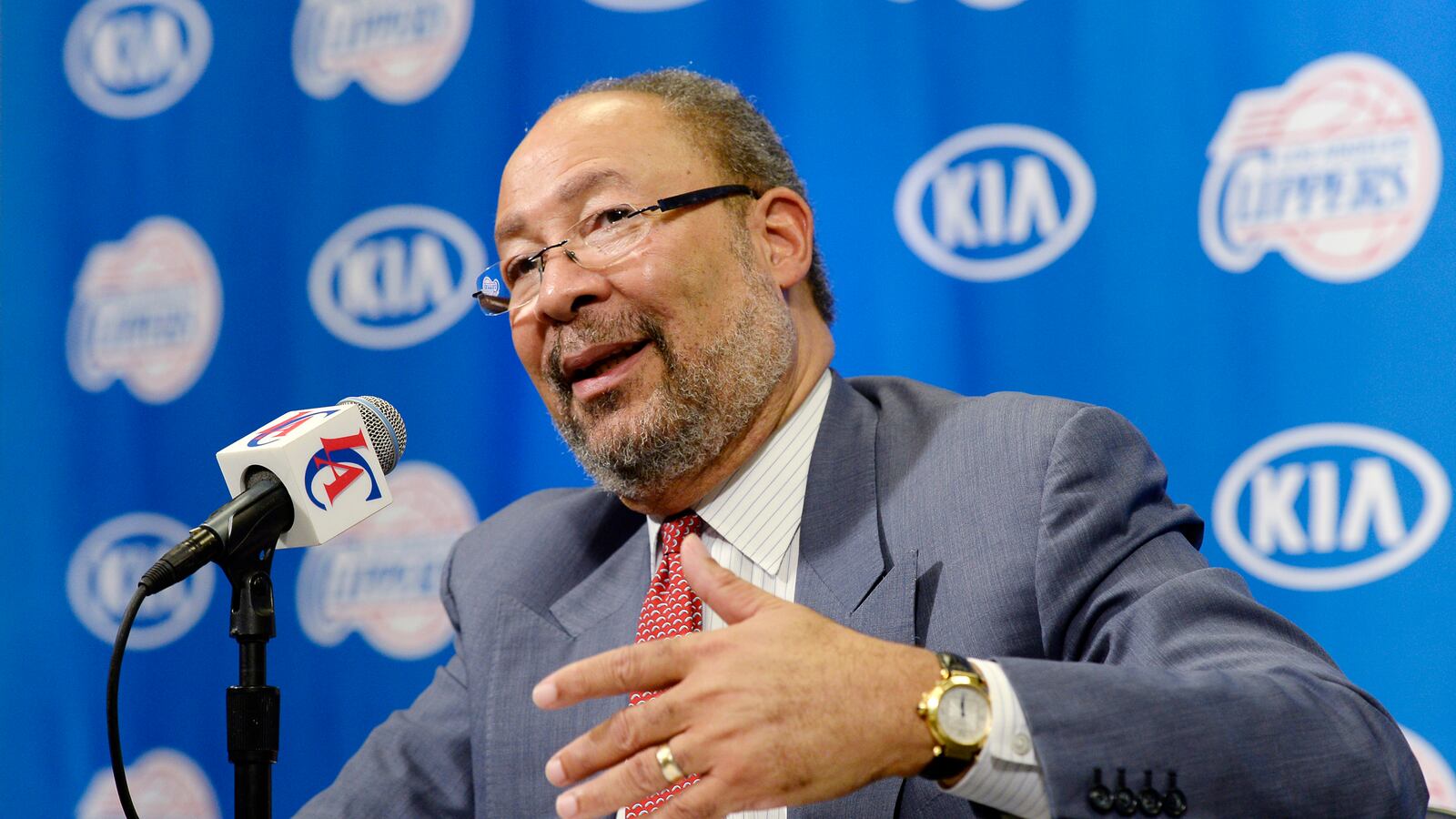 cheats/2014/05/22/clippers-ceo-background-questioned/140522-parsons-cheat_ae6frj