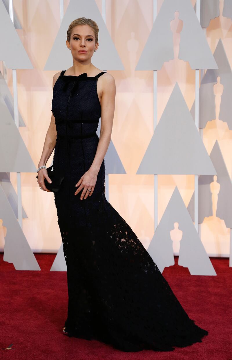 galleries/2015/02/22/best-of-the-2015-oscars-red-carpet-photos/150222-oscar-red-carpet17_augusk