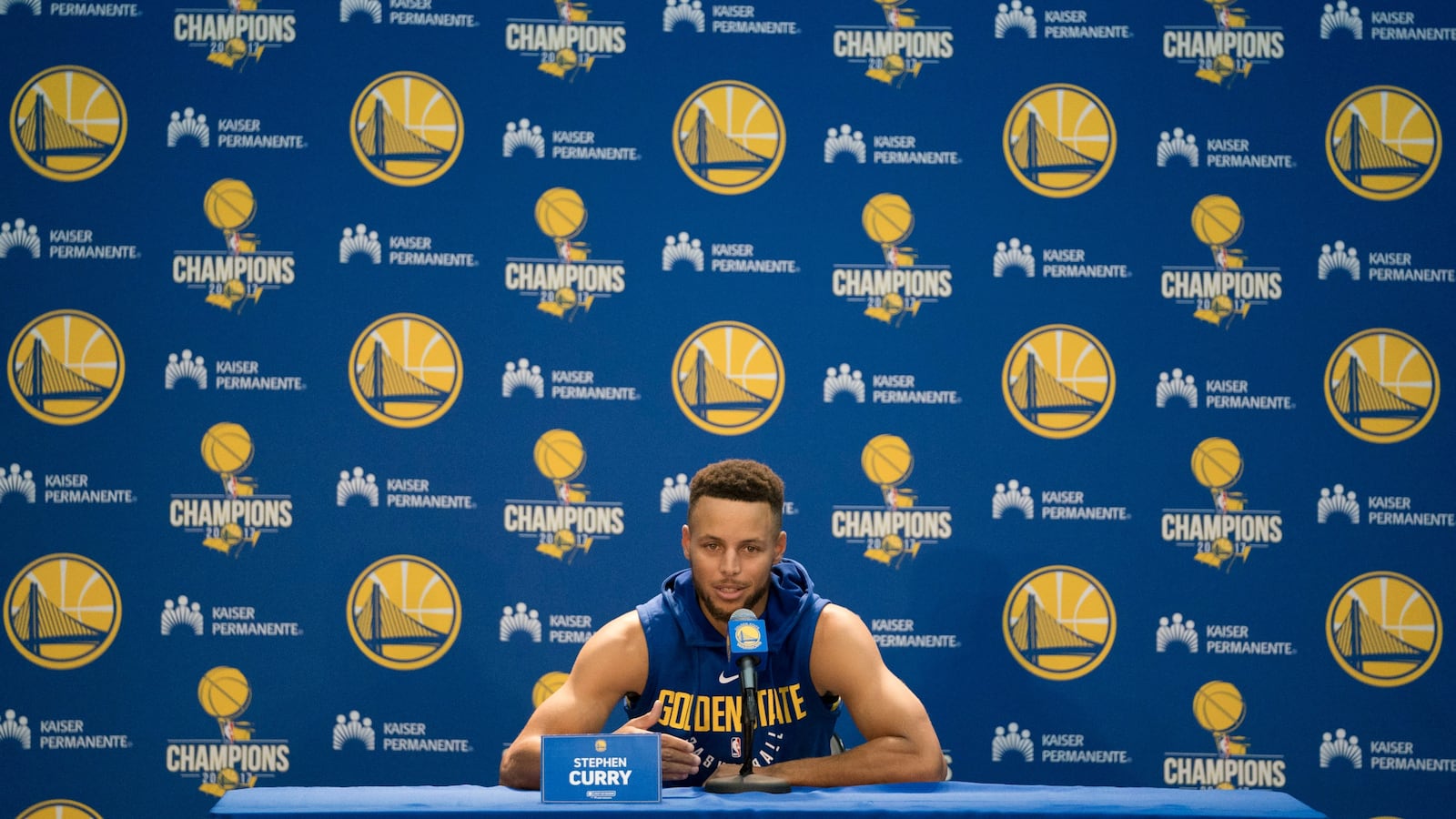170923-stephen-curry-trump-invite-cheat_ipcfbd