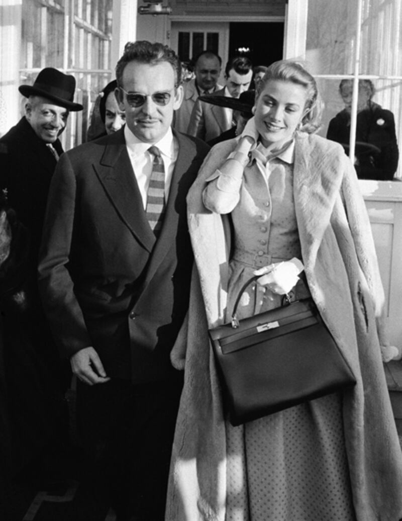 galleries/2011/10/07/evolution-of-the-handbag-photos/handbag-trends-grace-kelly_qzvorp