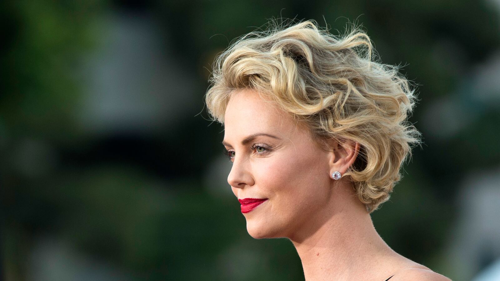 cheats/2014/05/30/charlize-theron-media-intrusion-like-rape/140530-charlize-theron-cheat_n8xzgg