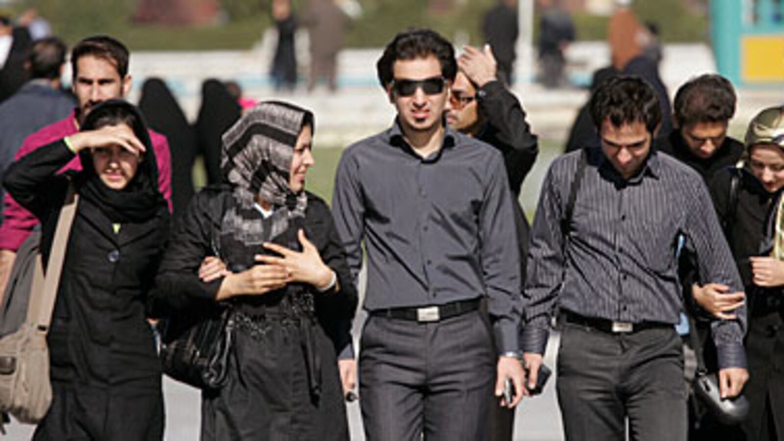 cheats/2008/12/29/young-iranians-hop-into-bed/iranian-youth_ctse8h