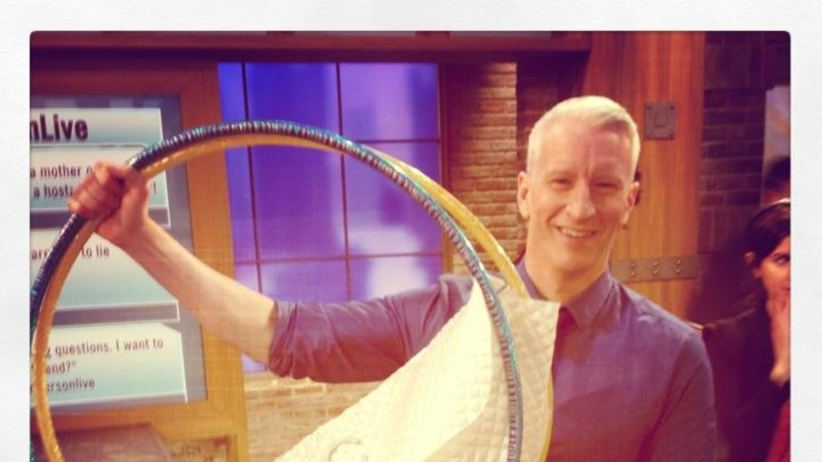 articles/2012/10/12/anderson-cooper-adopts-the-chanel-hula-hoop-bag-lagerfeld-talks-eating-disorders/C-_fakepath_fE3qkjoN_xb06xz
