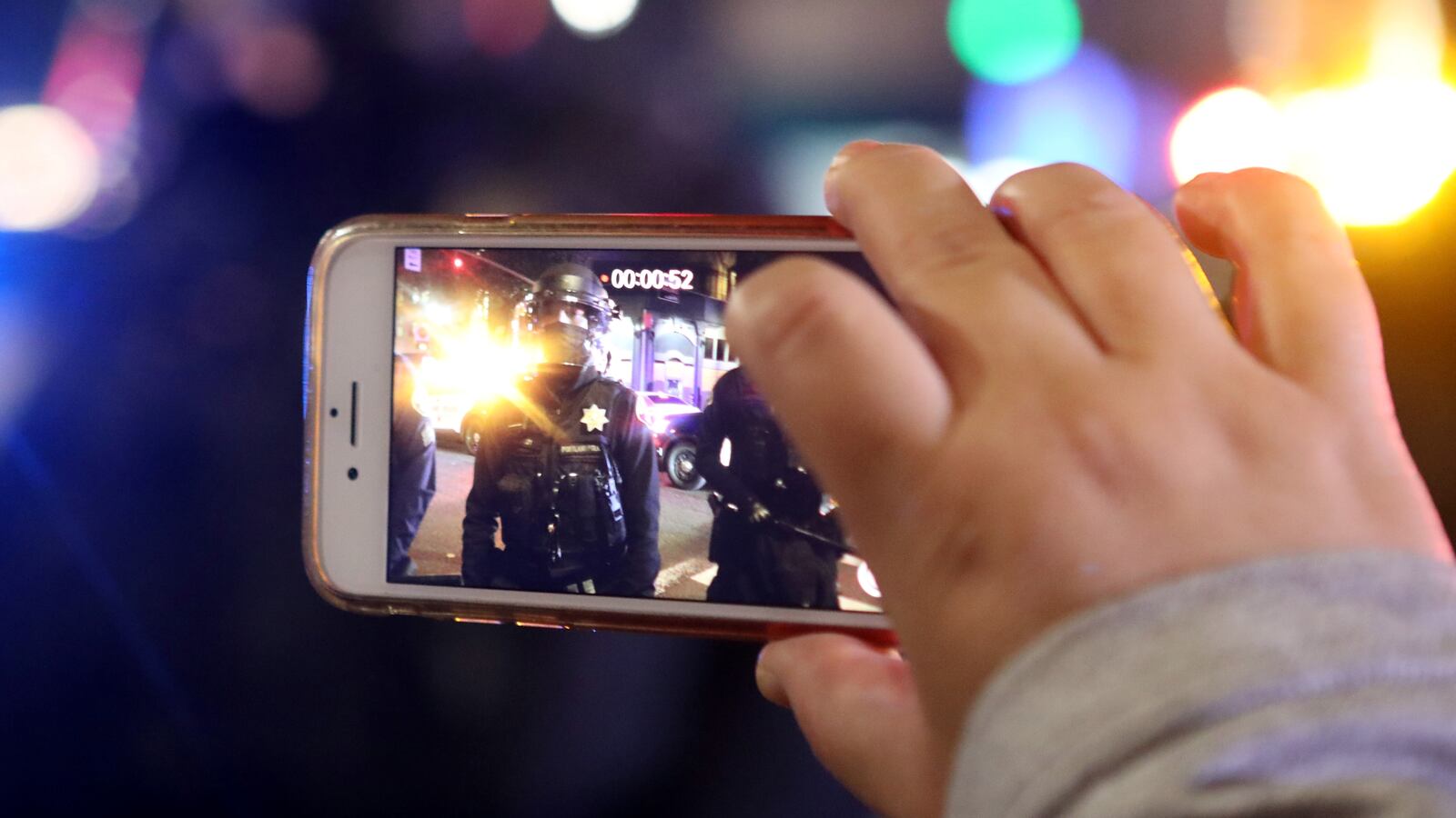 2020-09-27T083610Z_920474592_RC2W6J98AH4J_RTRMADP_3_GLOBAL-RACE-PROTESTS-PORTLAND_giwsl4