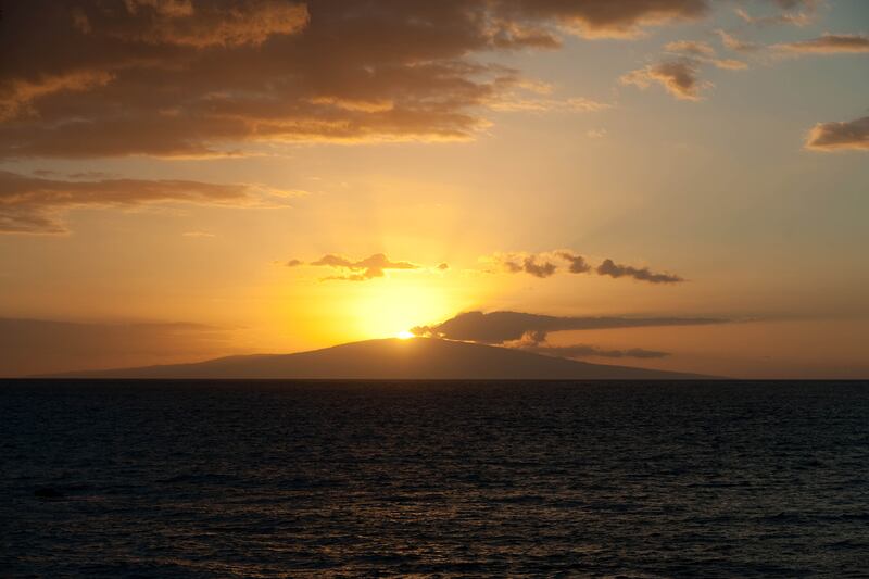 galleries/2013/06/03/13-stunning-sunsets-around-the-world-photos/130531-four-seasons-maui_tqtbbo