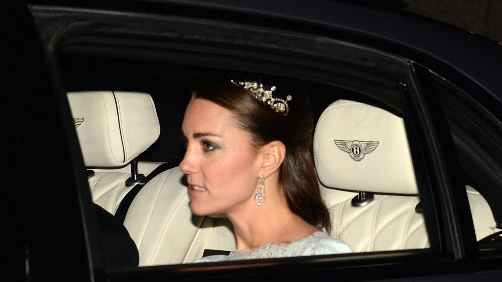 articles/2013/12/04/kate-dazzles-in-vintage-tiara/131204-sykes-duchess-tiara_obkwj7