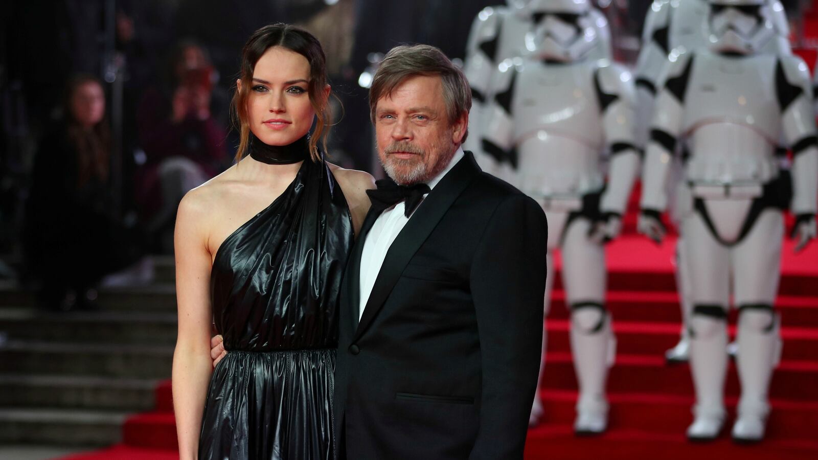 171217-last-jedi-dominates-theaters-cheat_adgdnt