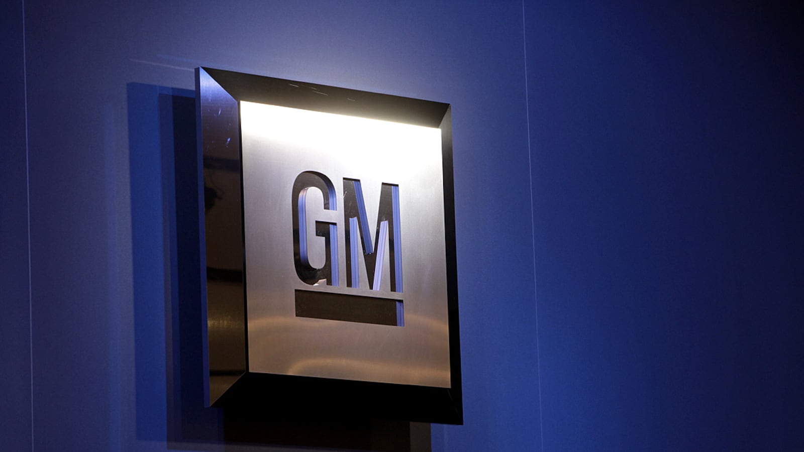 cheats/2012/05/15/gm-pulls-10m-worth-of-facebook-ads/general-motors-logo-cheat_qbr7qs