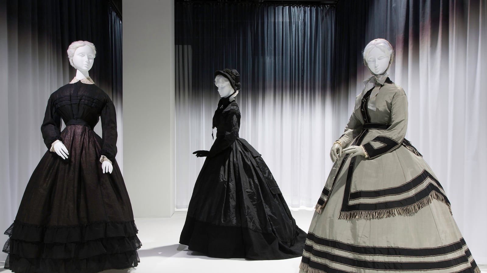 articles/2014/10/21/the-best-dressed-way-to-say-goodbye/141020-jjones-mourning-17-tease_up3tng