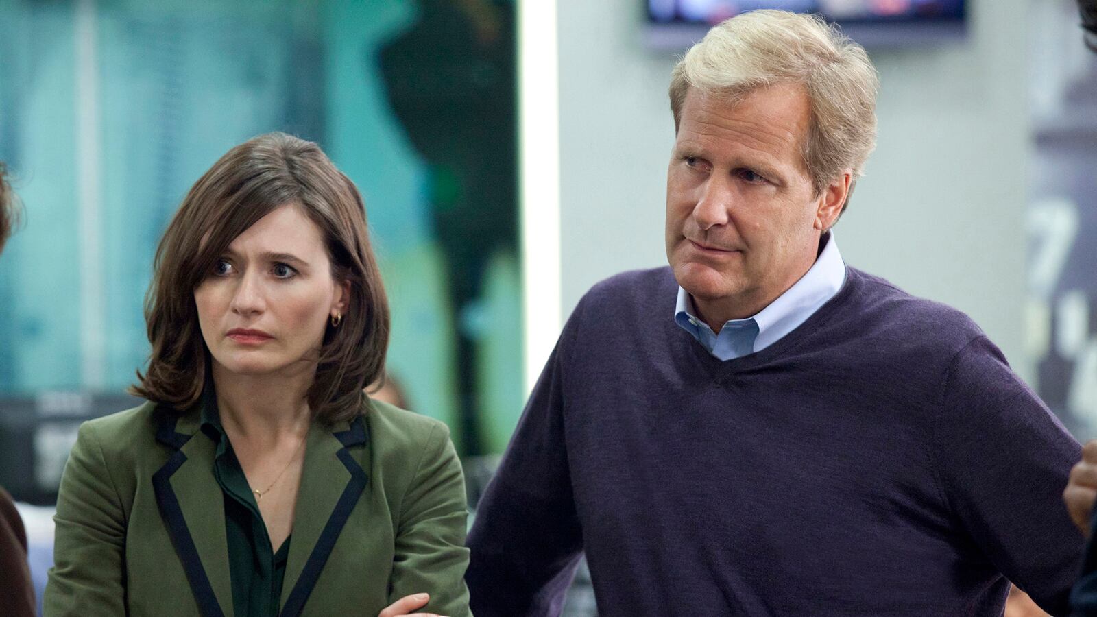 cheats/2012/06/25/newsroom-debuts-to-lackluster-ratings/gal-lacob-summer-tv-newsroom-6_nhhxvi