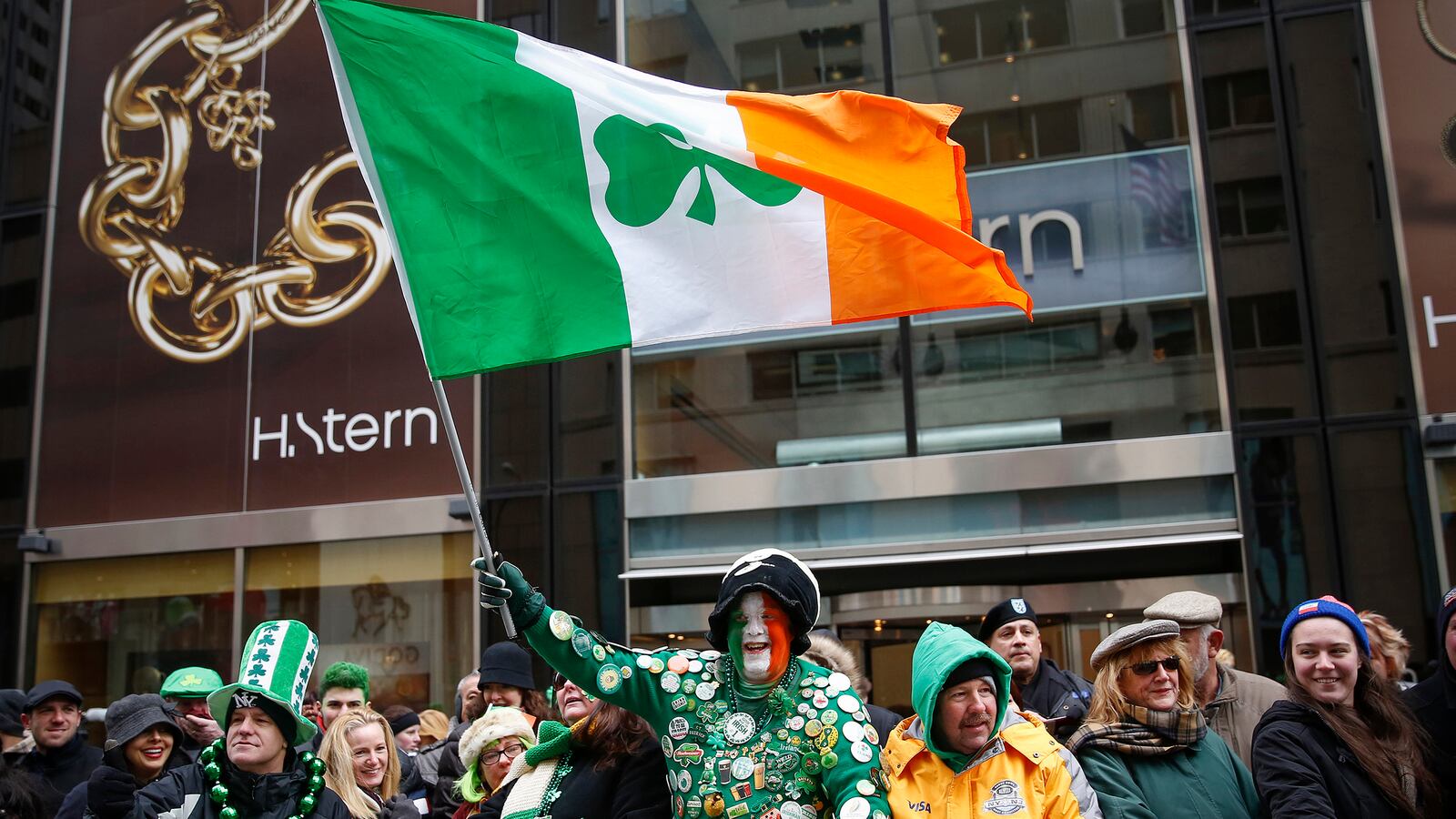 cheats/2015/07/01/st-pat-s-parade-chair-out-over-gay-hate/1507101-st-pats-parade-cheat_w58goq