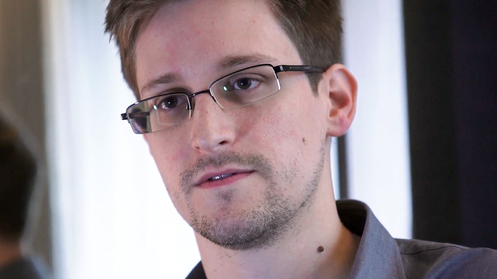articles/2013/06/17/the-best-bit-from-edward-snowden-s-live-q-a-session/130617-edward-snowden-qa-dickson-tease_zkbndi
