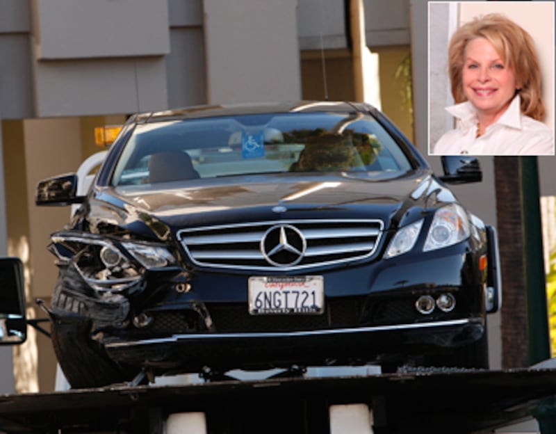 articles/2010/11/24/ronnie-chasen-murder-video-shows-her-in-another-car/pelisek-chasen-cart_ftqjef