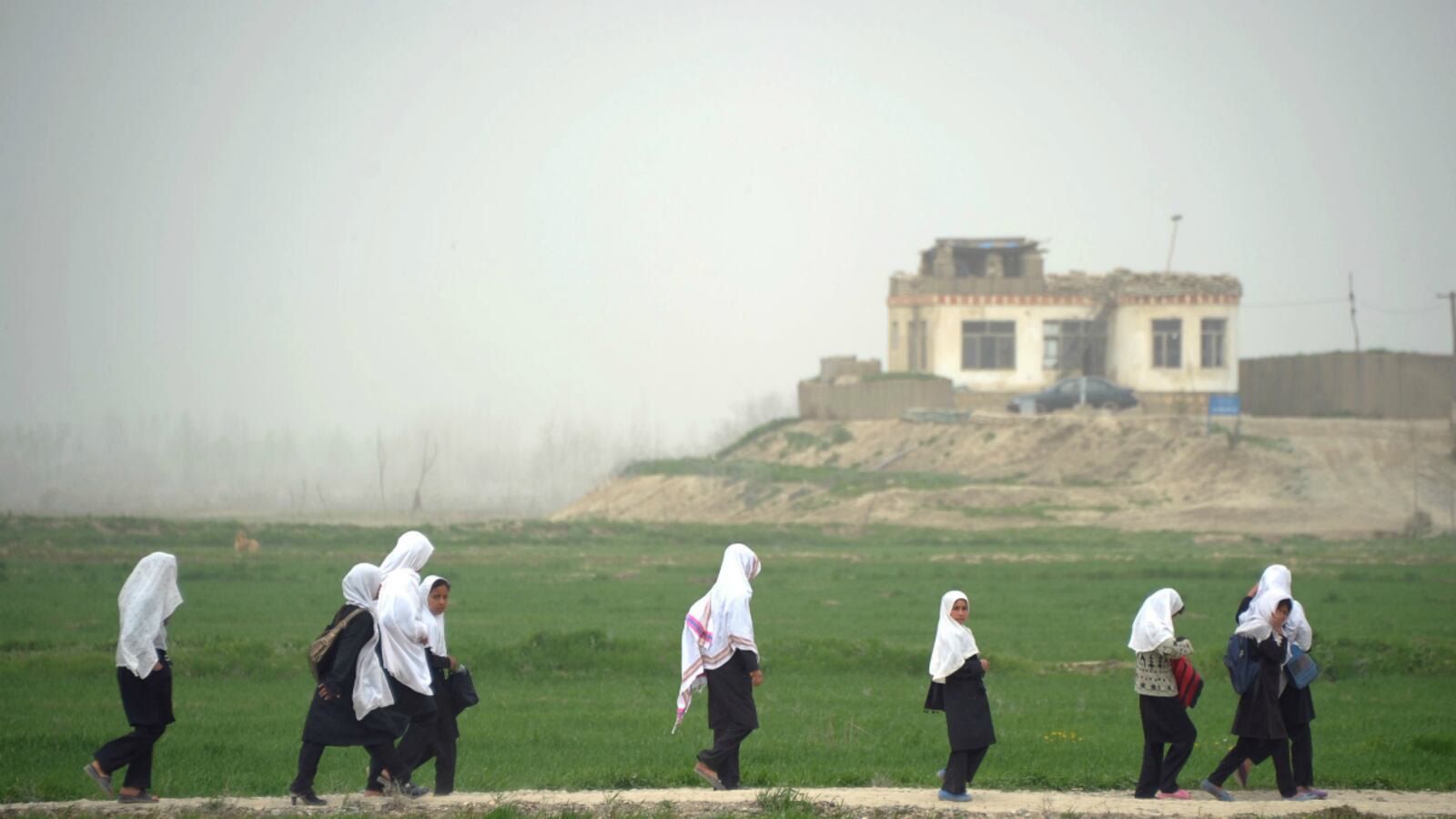 cheats/2012/05/23/afghans-girls-poisoned-at-school/afghan-girls-poisoning-cheat_k2zd8s