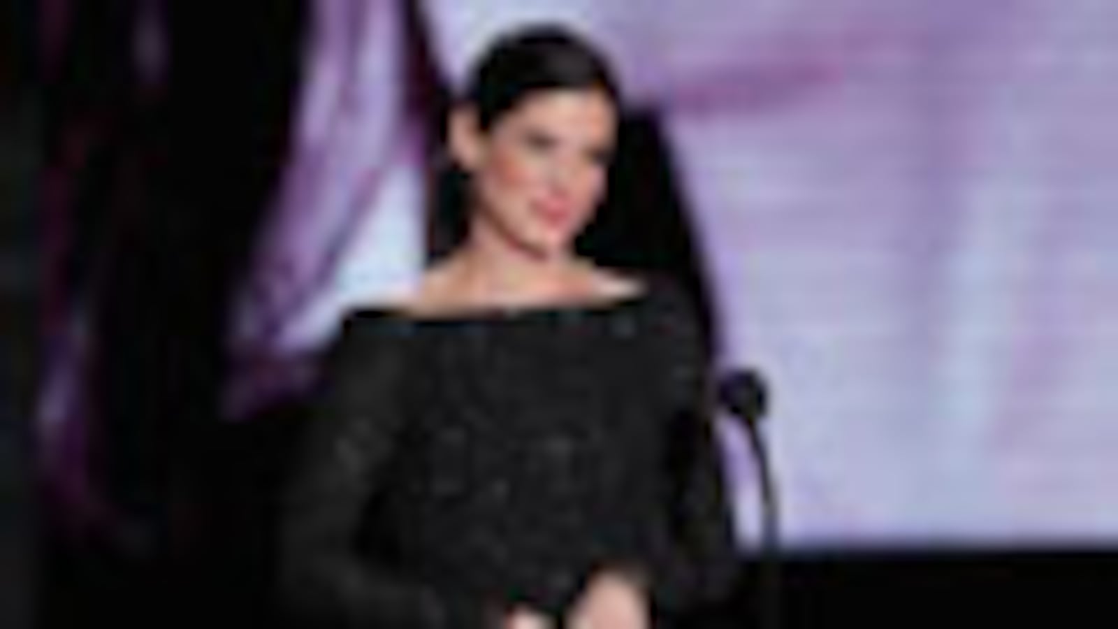 cheats/2010/06/07/bullock-shows-up-at-mtv-awards/sandra-bullock-mtvma_bm7jl8