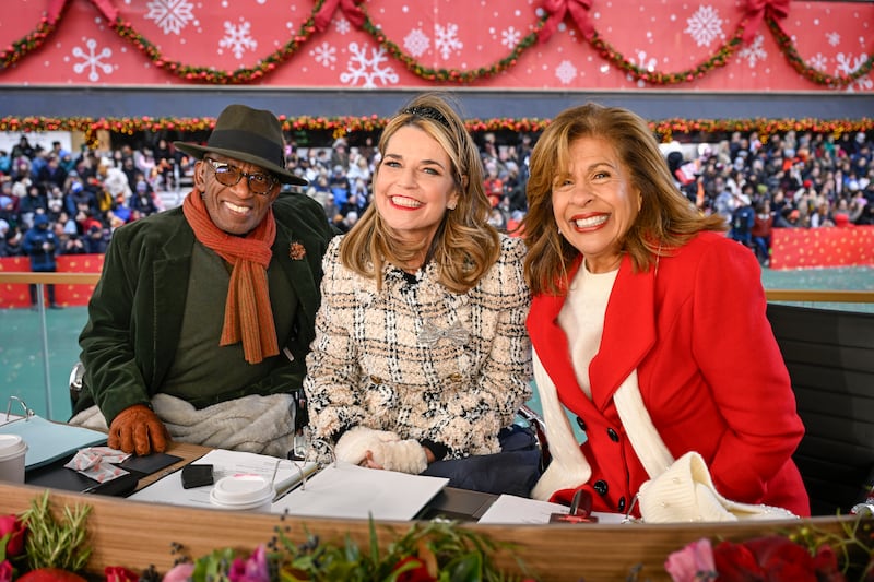 MACY'S THANKSGIVING DAY PARADE -- Downtown Production -- Pictured: (l-r) Al Roker, Savannah Guthrie, Hoda Kotb -- (Photo by: Scott Gries/NBC via Getty Images)