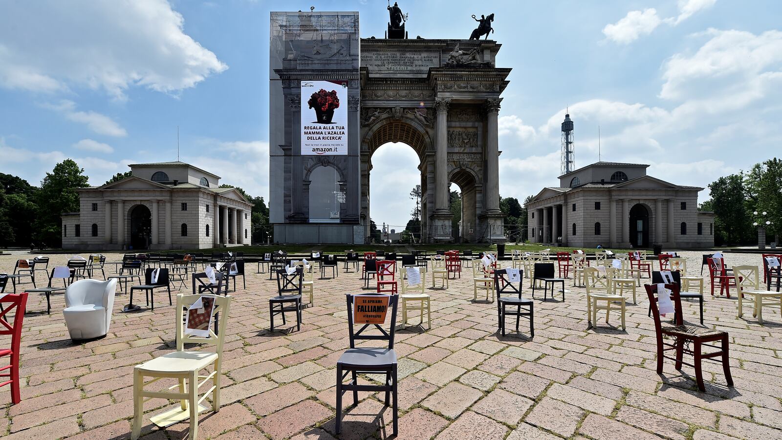 2020-05-06T000000Z_723741650_RC2ZIG9G2LDK_RTRMADP_3_HEALTH-CORONAVIRUS-ITALY_pobdhq