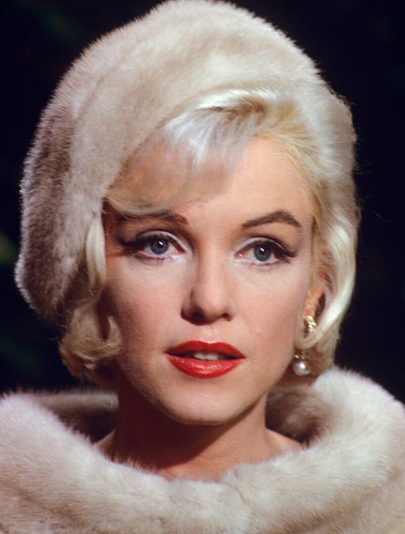 galleries/2012/05/31/marilyn-and-me-lawrence-schiller-s-photos-of-marilyn-monroe/schiller-marilyn-fur-cap-life_fff02b