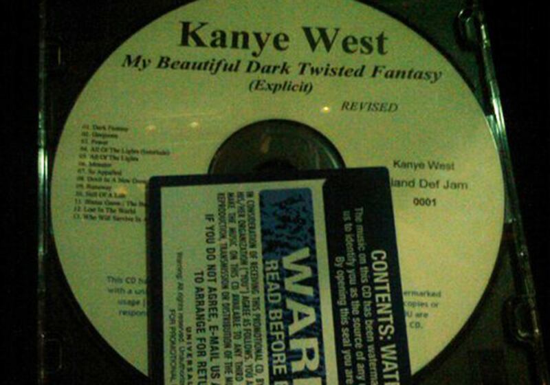 galleries/2010/11/04/twitpics/twitpikanye_jkj2ix