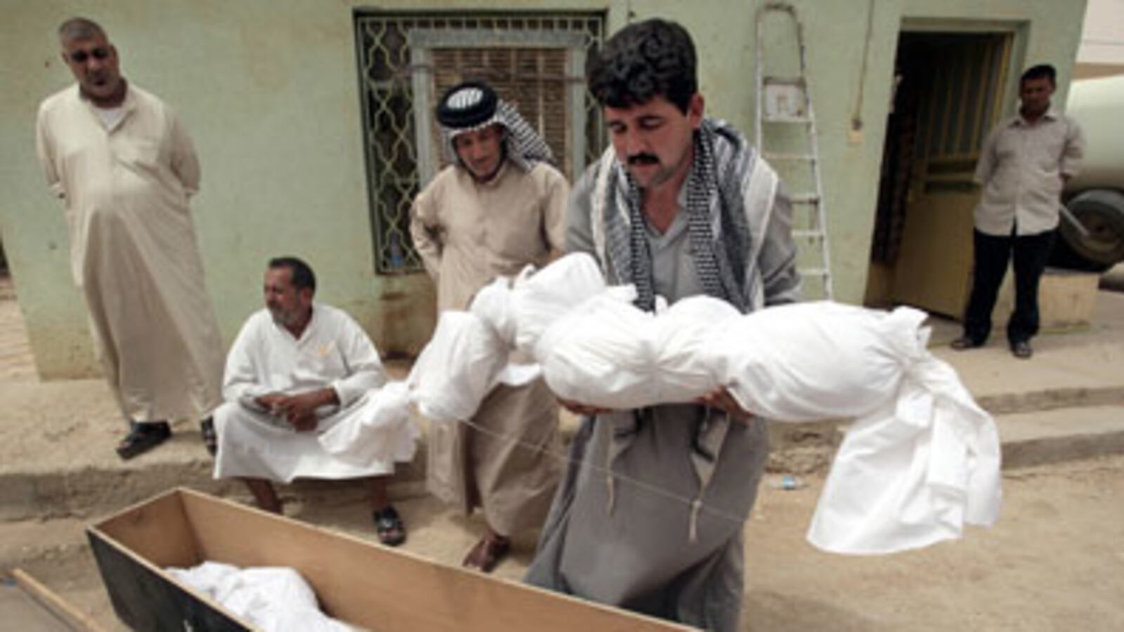 cheats/2010/08/08/iraq-car-bomb-kills-43/iraq-violence-3_q0p3hh