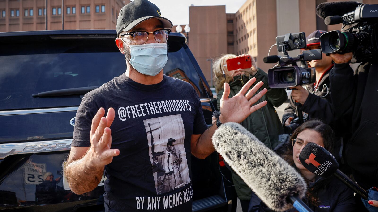 2022-01-14T175251Z_1402208358_RC24ZR9AWVXF_RTRMADP_3_USA-CAPITOL-SECURITY-PROUDBOYS_hlq9j3