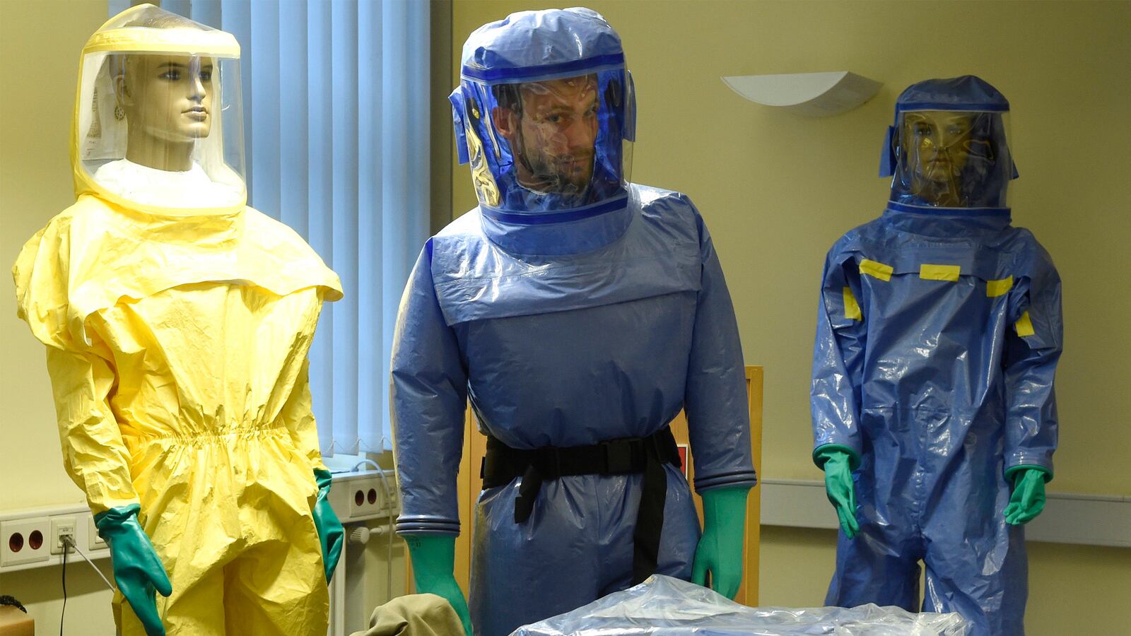 cheats/2014/10/07/who-ebola-cases-in-europe-unavoidable/141007-ebola-in-europe-cheat_lkykpf